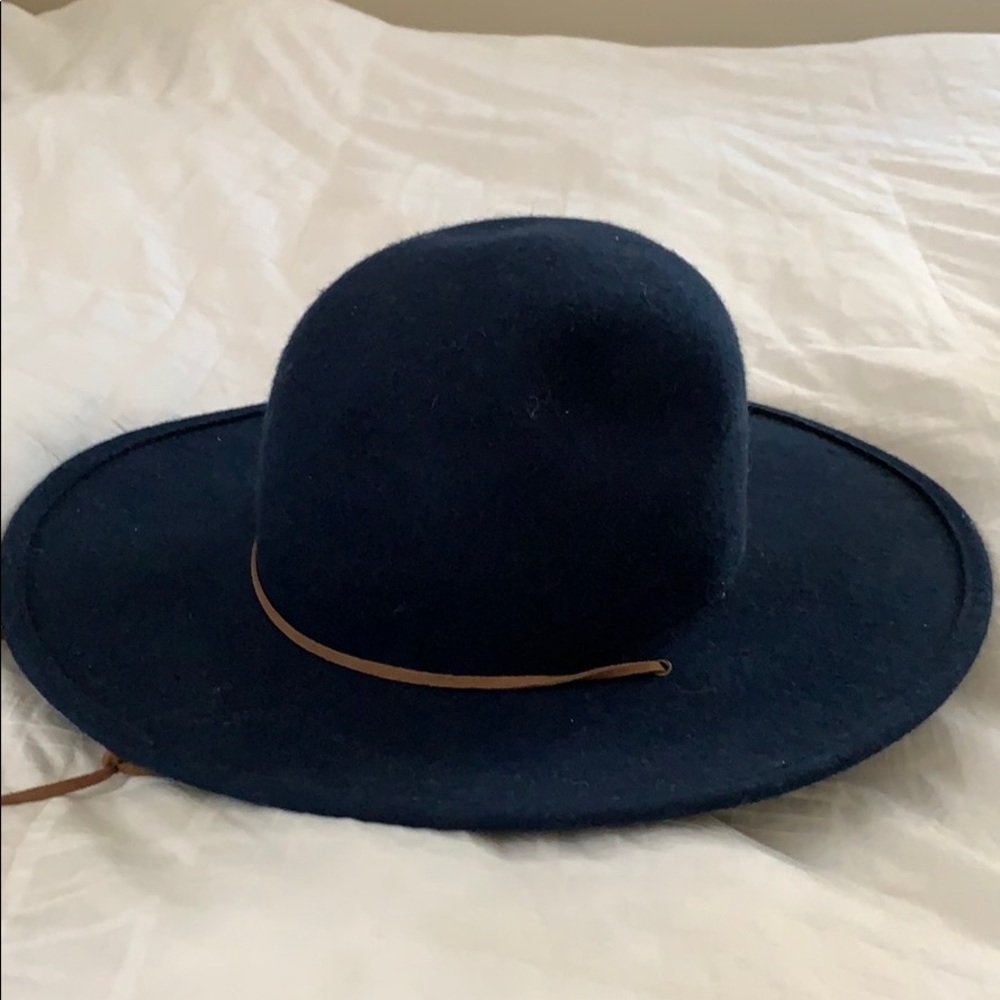 Full brim hat.
